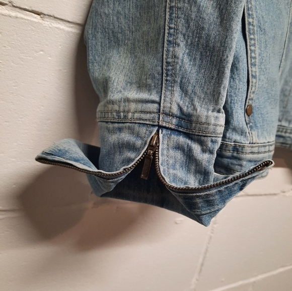 Cabi Women's Full Zip Jean Jacket #894 Blue Medium - Picture 2 of 6